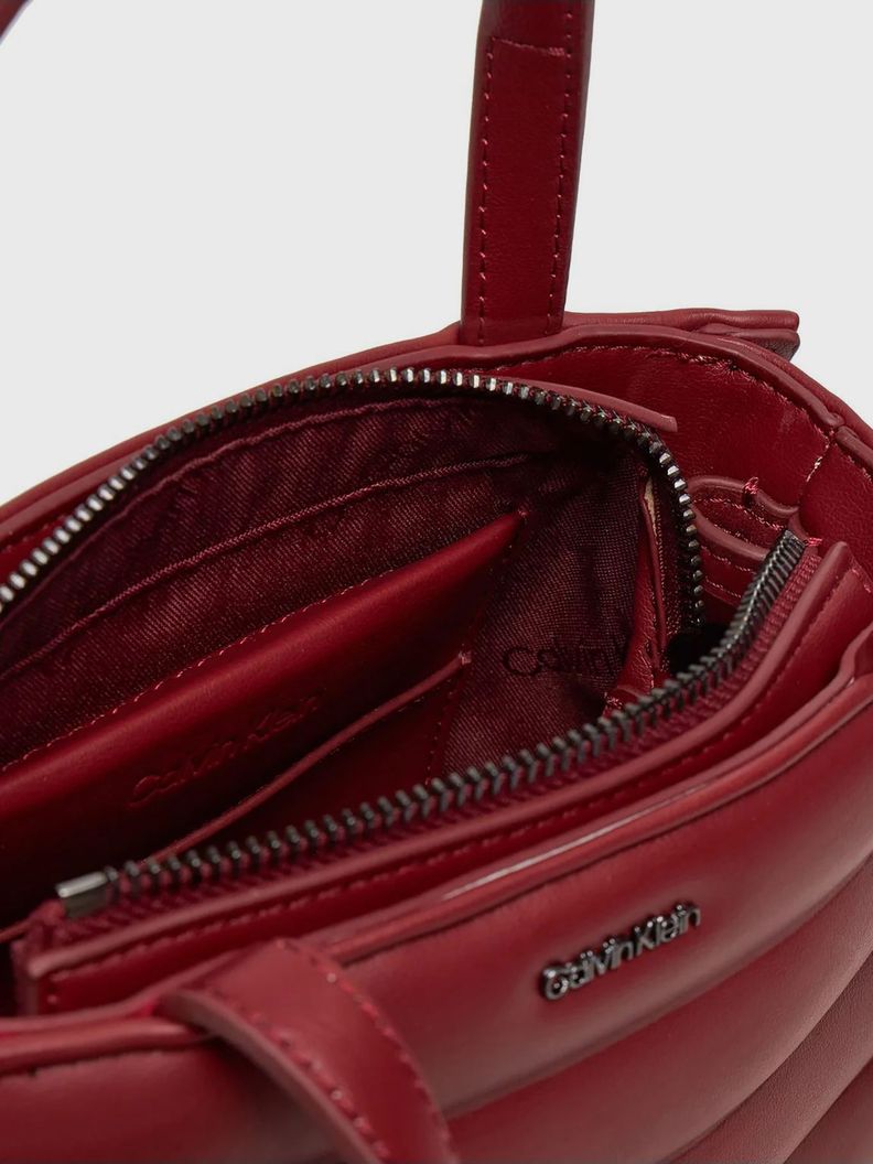 Cartera Mini Tote Line Quilt Rojo Calvin Klein-2