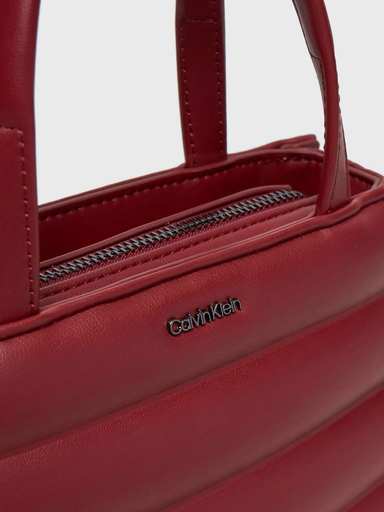 Cartera Mini Tote Line Quilt Rojo Calvin Klein-3