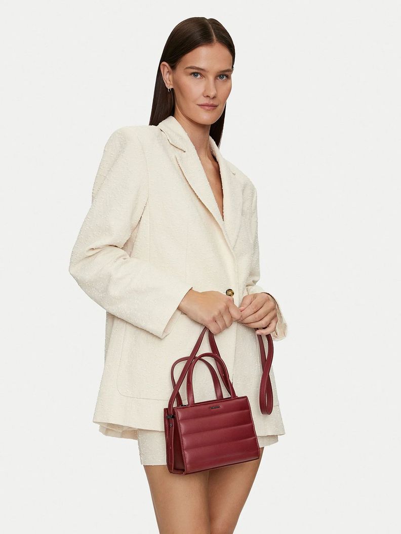 Cartera Mini Tote Line Quilt Rojo Calvin Klein-5