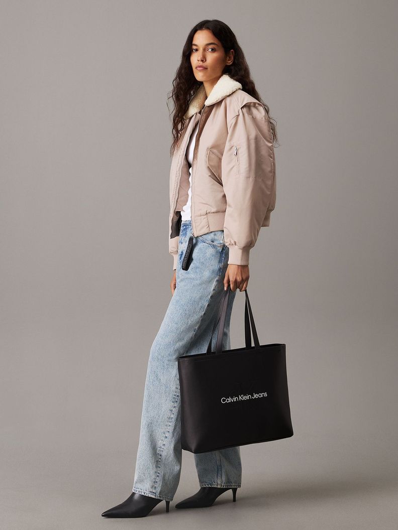 Cartera Tote Sculpted Negro Calvin Klein-1