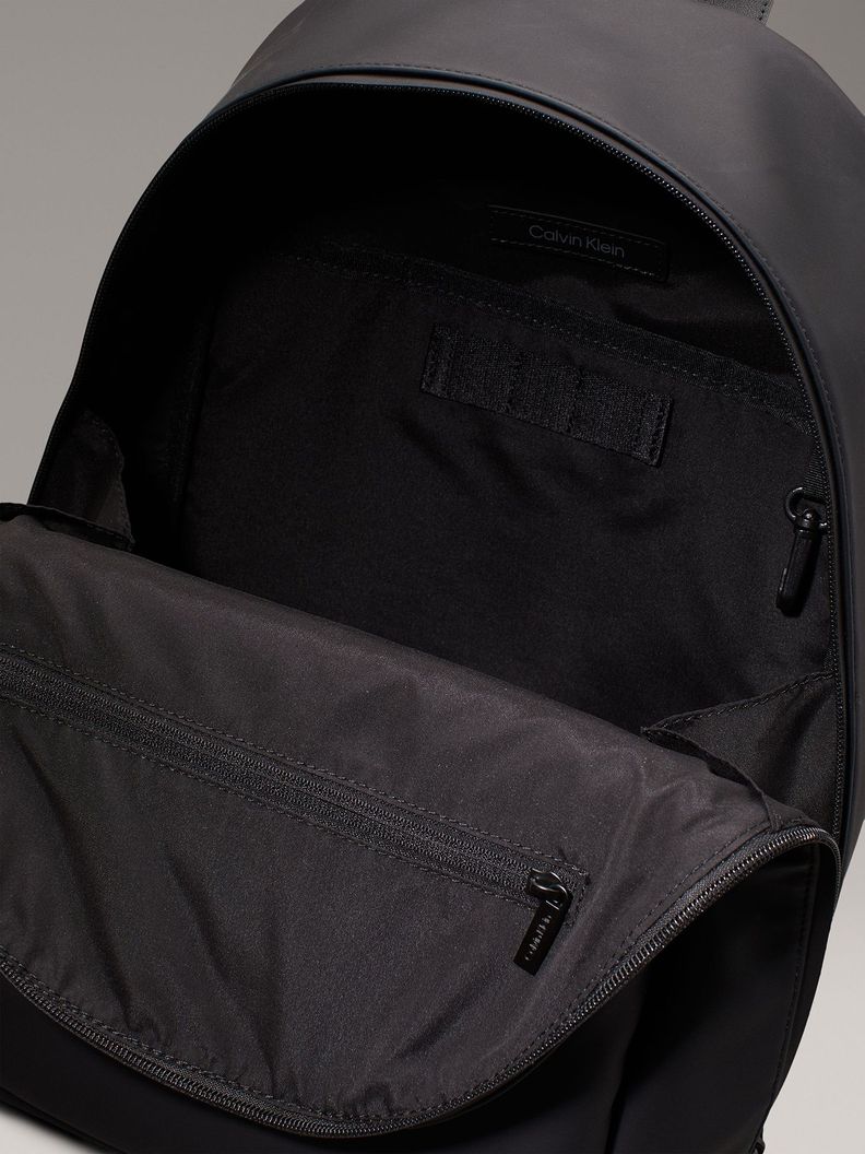 Mochilas CK Essential Rubber Negro Calvin Klein-2