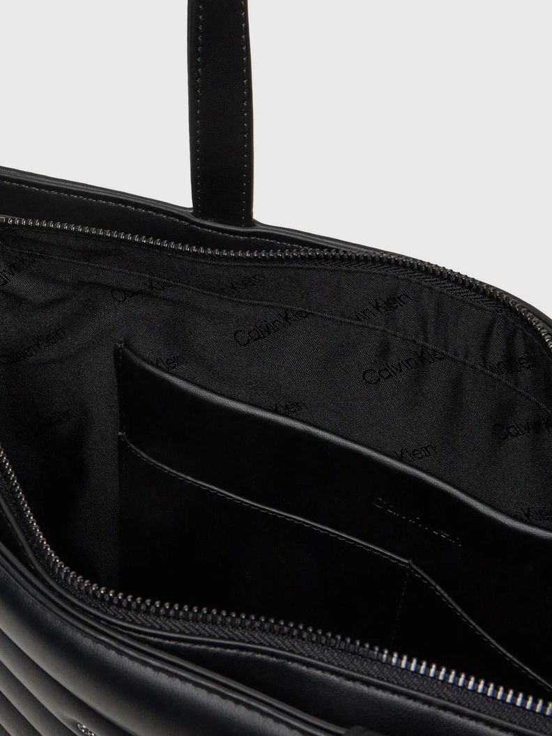 Cartera Tote Line Quilt Negro Calvin Klein-2