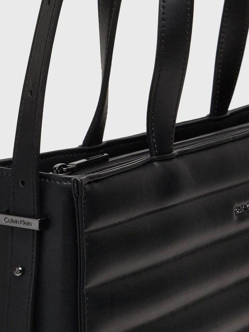 Cartera Tote Line Quilt Negro Calvin Klein-3