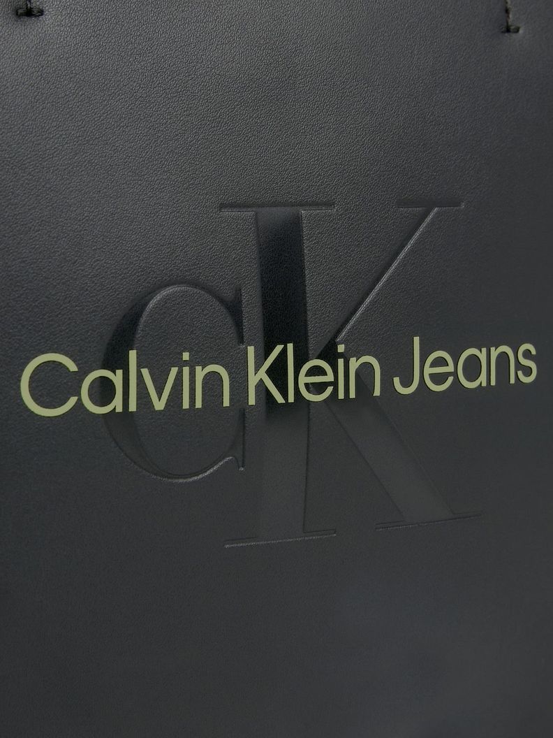 Cartera Tote Sculpted Mini Slim Negro Calvin Klein-2