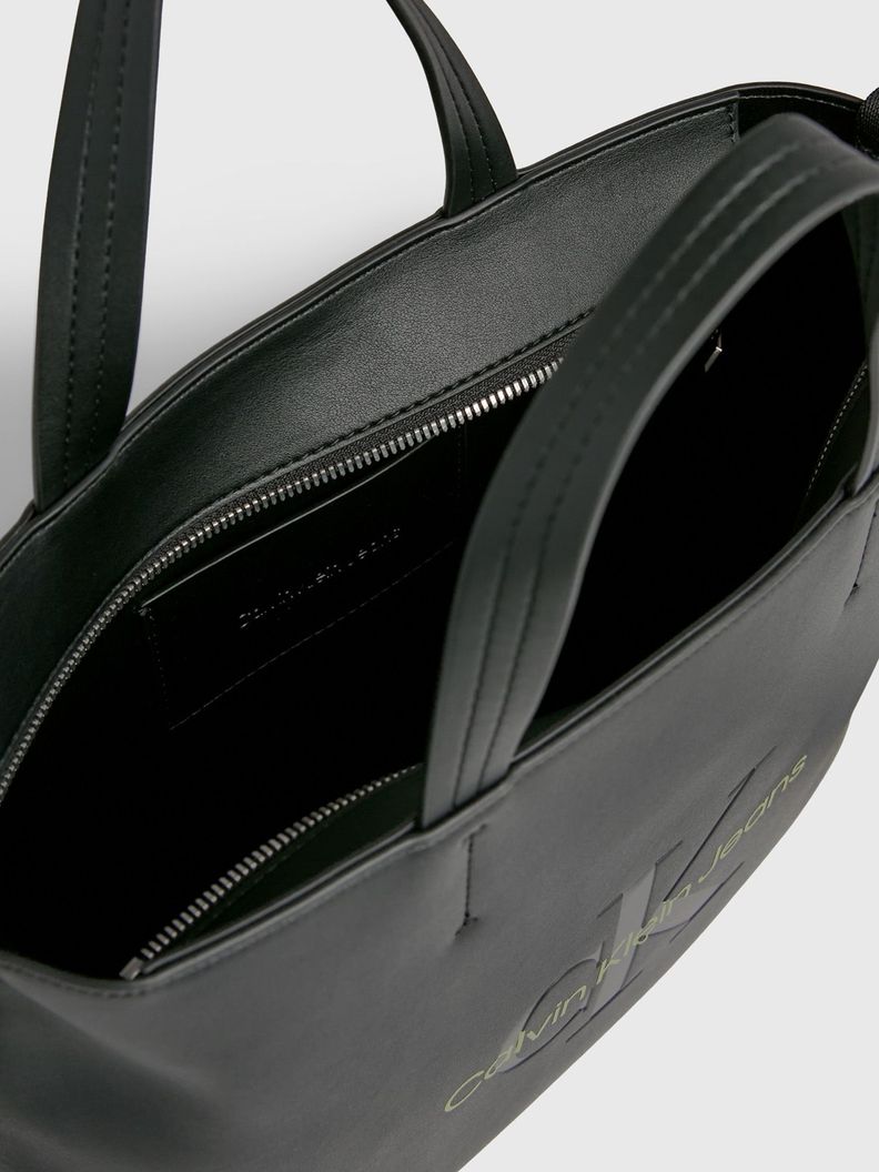 Cartera Tote Sculpted Mini Slim Negro Calvin Klein-3