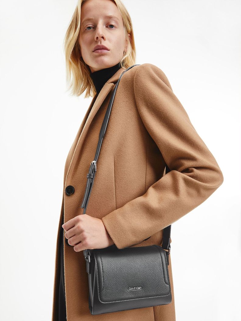 Cartera Ck Elevated Crossbody Negro Calvin Klein-3