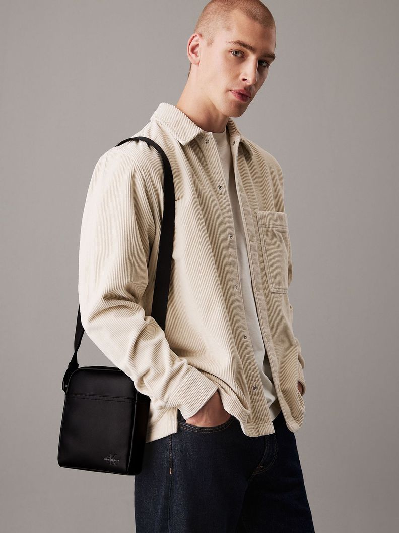 Bolso Reporter Monogram Soft 18 Negro Calvin Klein-1