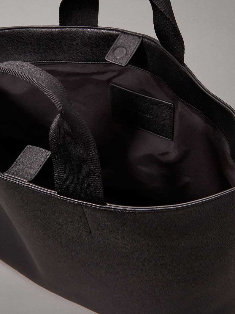 Cartera Tote Over Webbing Negro Calvin Klein-2