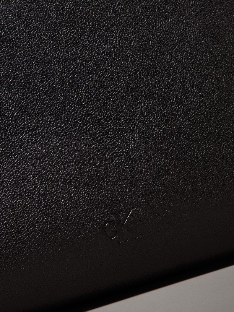 Cartera Tote Over Webbing Negro Calvin Klein-3