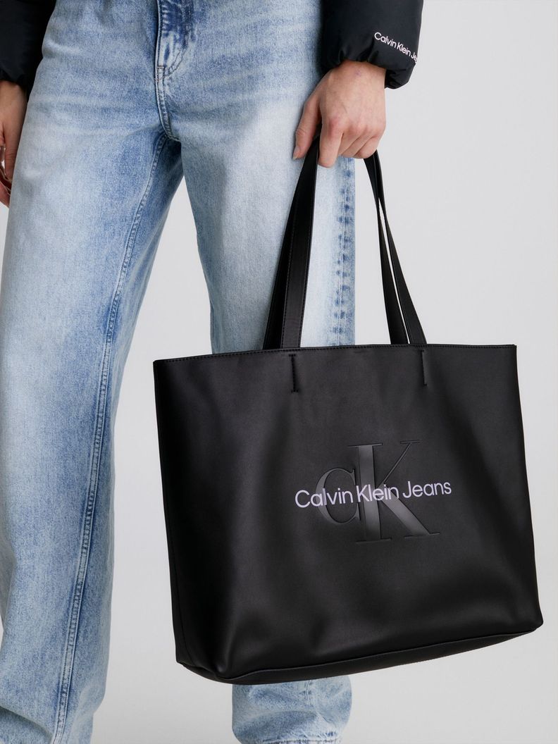 Cartera Sculpted Slim Tote Negro Calvin Klein-4