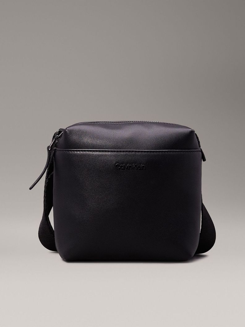 Bolso Reporter Essential Cube Negro Calvin Klein-0