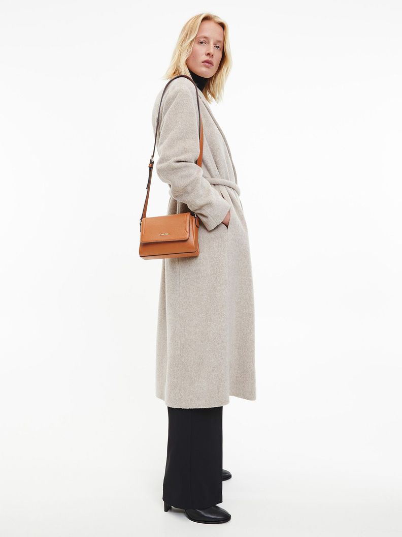 Cartera Ck Elevated Crossbody Café Calvin Klein-4