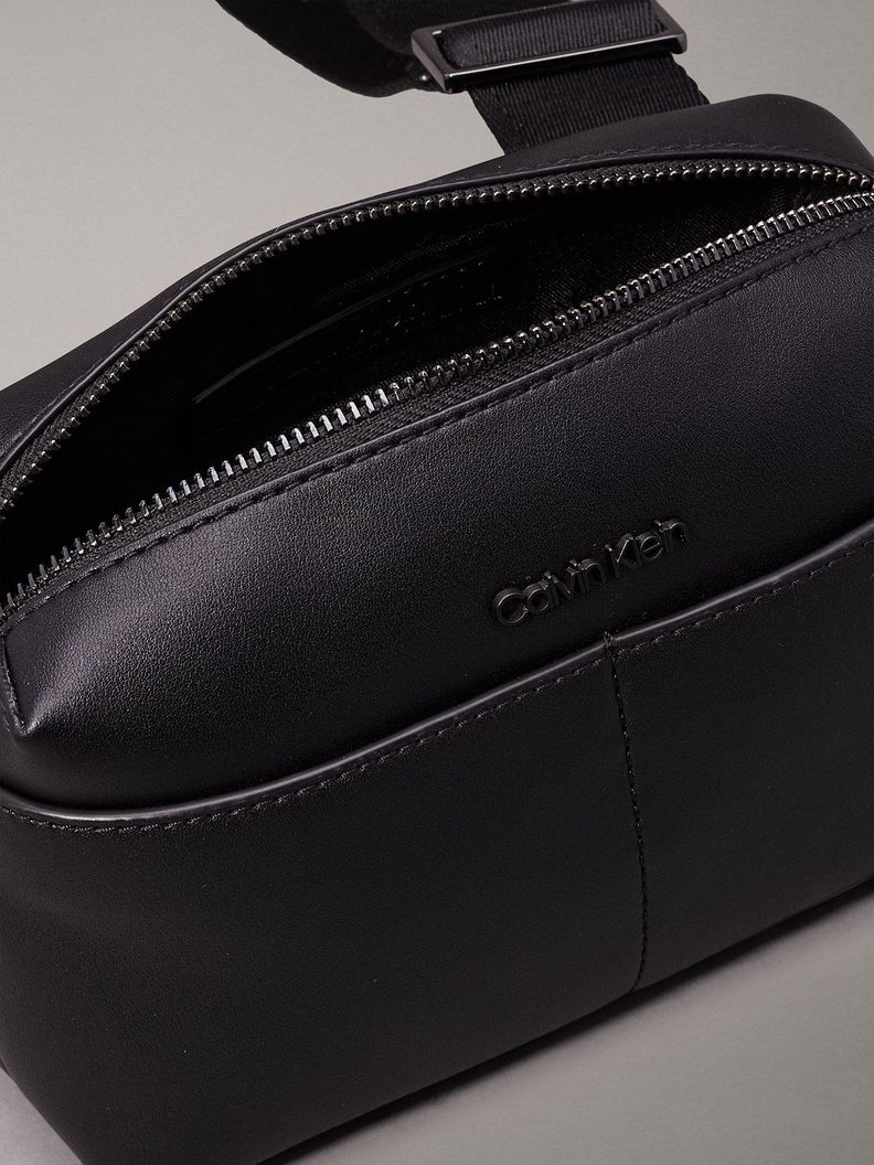 Bolso Crossbody Clean Essential Negro Calvin Klein-2