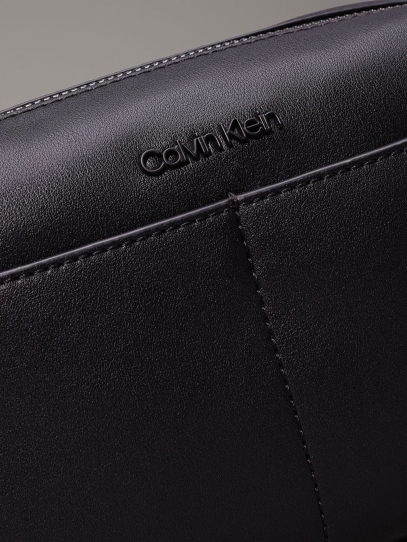 Bolso Crossbody Clean Essential Negro Calvin Klein-3