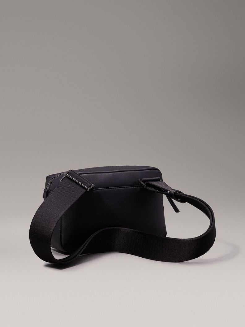 Bolso Crossbody Clean Essential Negro Calvin Klein-4