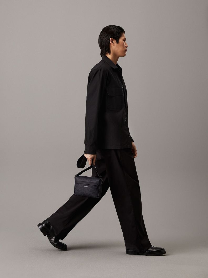 Bolso Crossbody Ck Must Mono Negro Calvin Klein-1