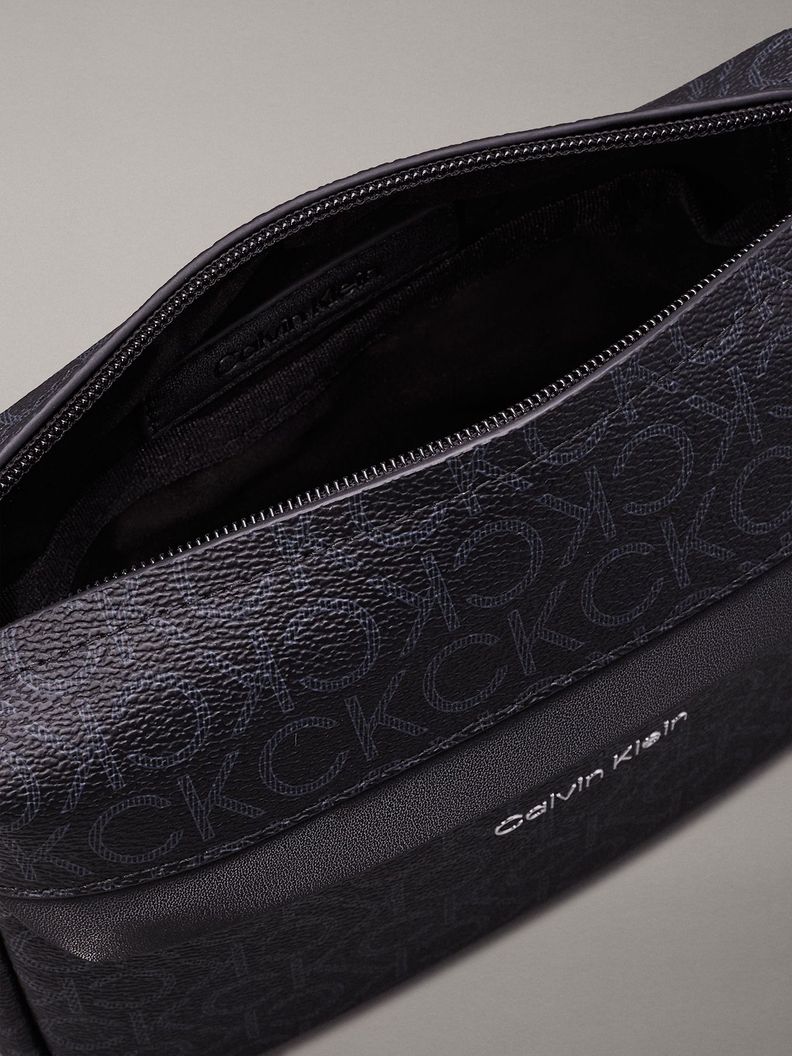 Bolso Crossbody Ck Must Mono Negro Calvin Klein-2