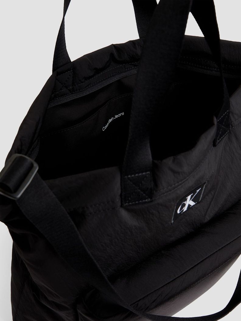 Cartera Tote City Nylon Flight Negro Calvin Klein-2