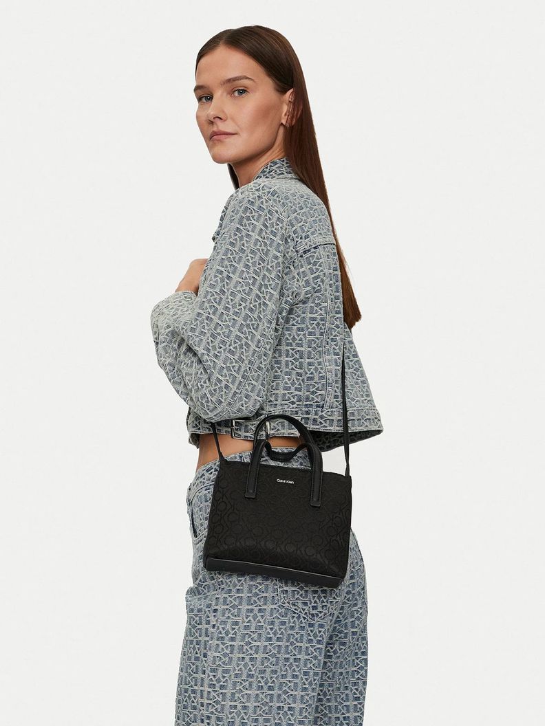 Cartera Mini Tote CK Must Negro Calvin Klein-5