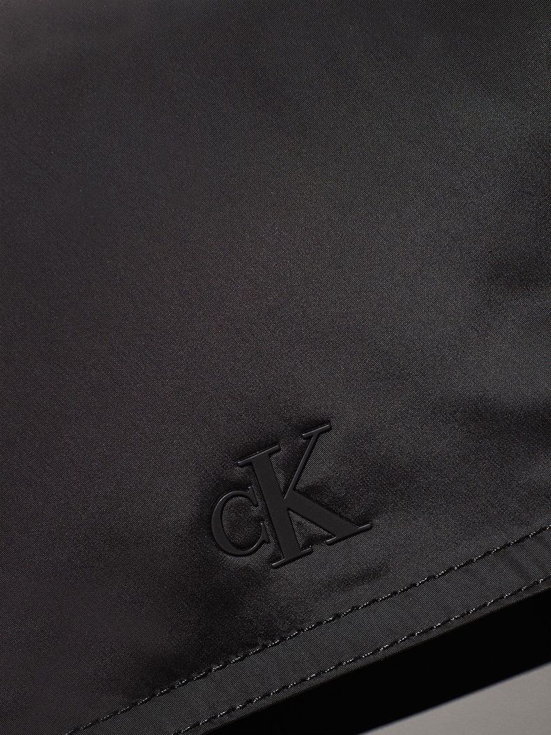 Bolso Crossbody Over Webbing Negro Calvin Klein-2