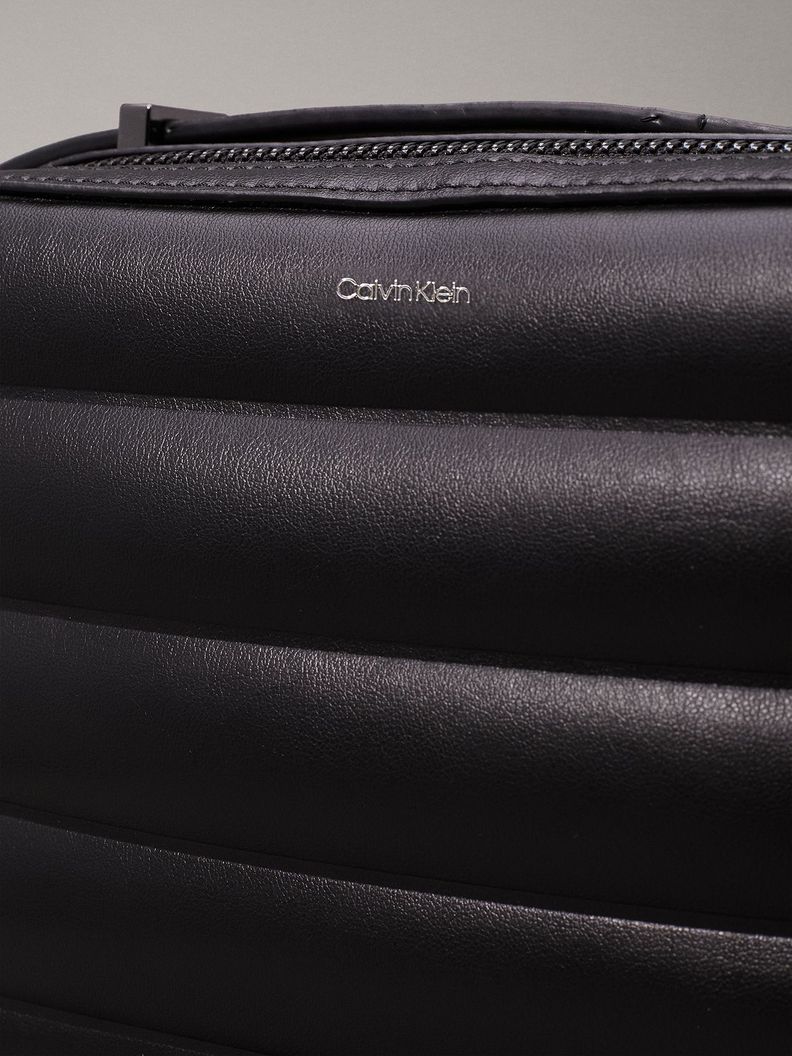 Bandolera Line Quilt Negro Calvin Klein-2