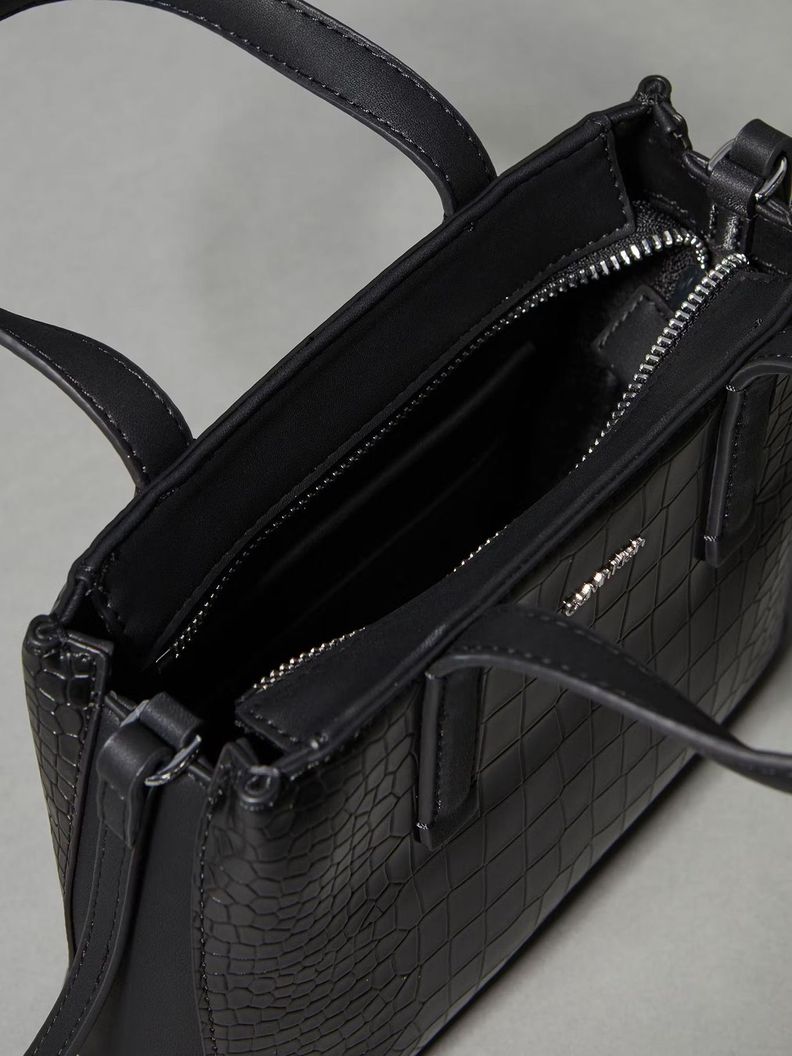 Cartera Mini Tote Croco Negro Calvin Klein-2