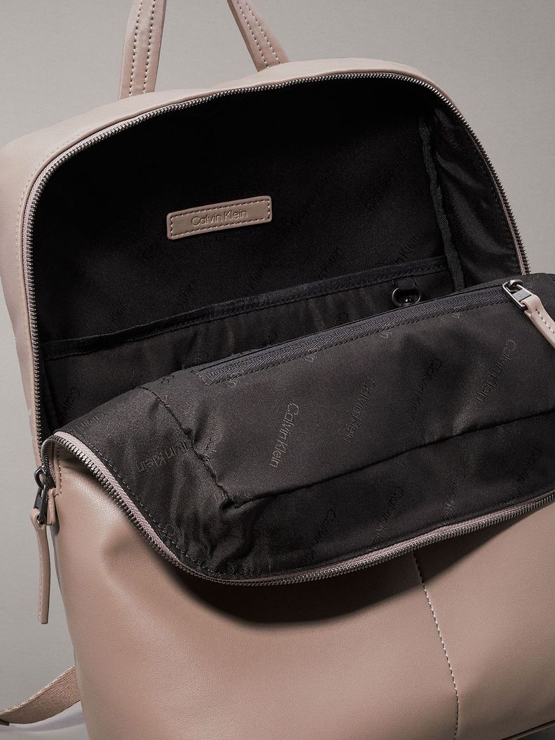 Mochilas Clean Essential Beige Calvin Klein-2