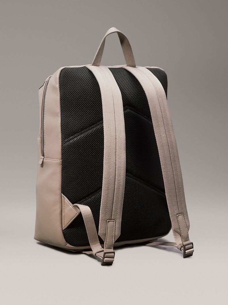 Mochilas Clean Essential Beige Calvin Klein-4