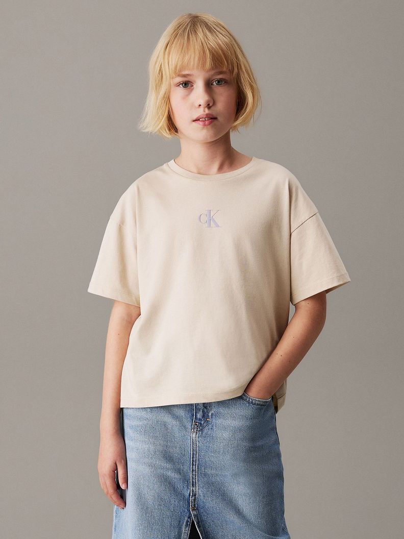 Polera Nina Boxy Monograma Estampado Beige Calvin Klein