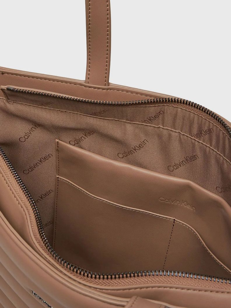 Cartera Tote Line Quilt Beige Calvin Klein-2