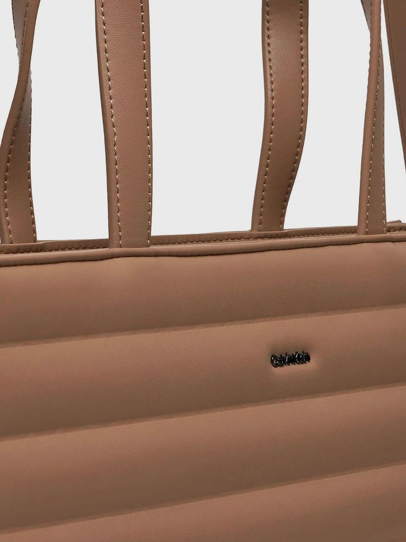 Cartera Tote Line Quilt Beige Calvin Klein-3