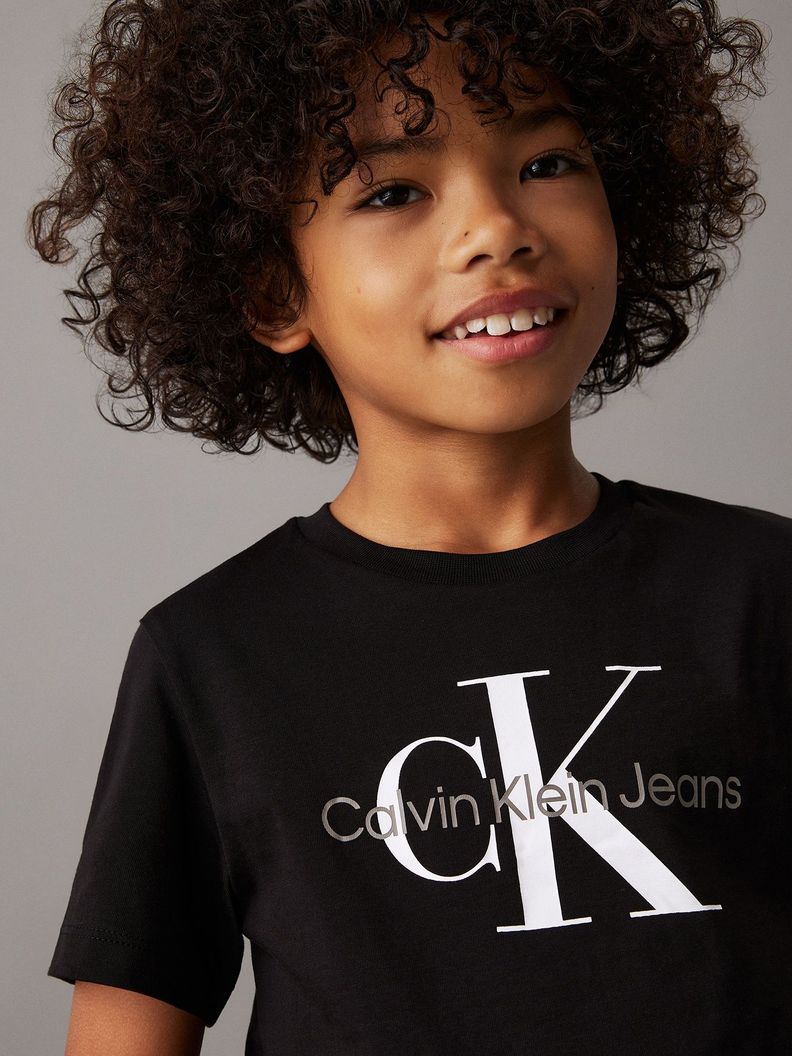 Polera Niño CK Monogram Negro Calvin Klein-6