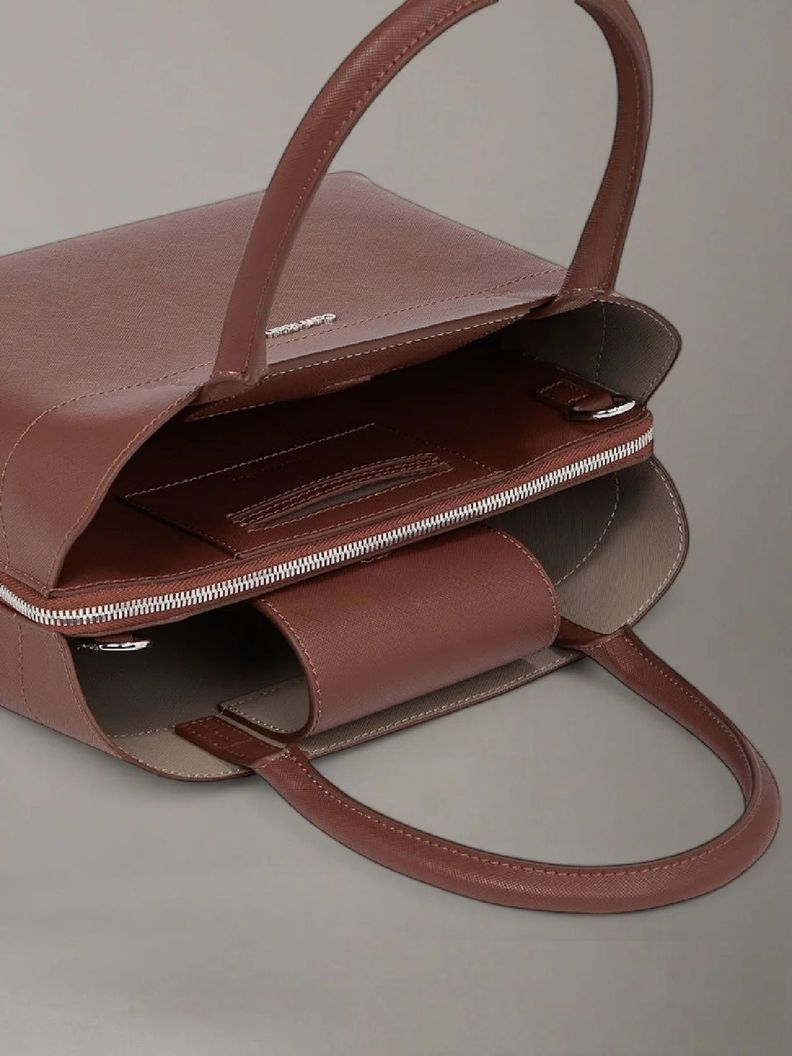 Cartera Tote Business Saffiano Café Calvin Klein-2