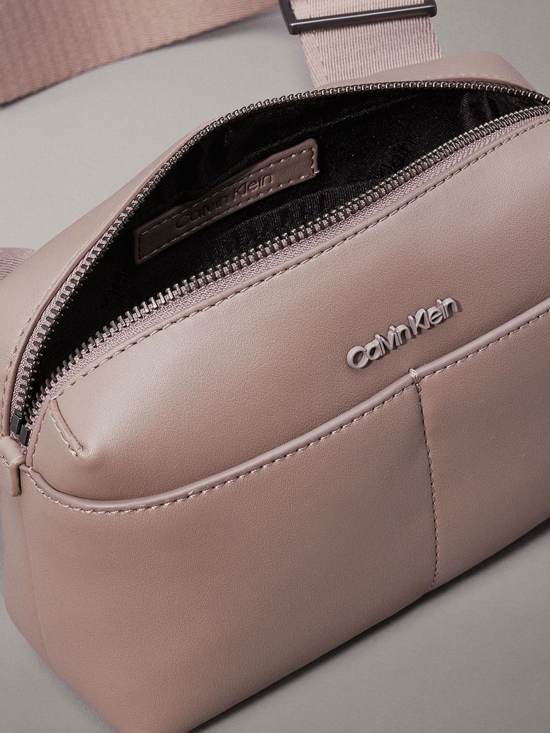 Bolso Crossbody Clean Essential Beige Calvin Klein-2