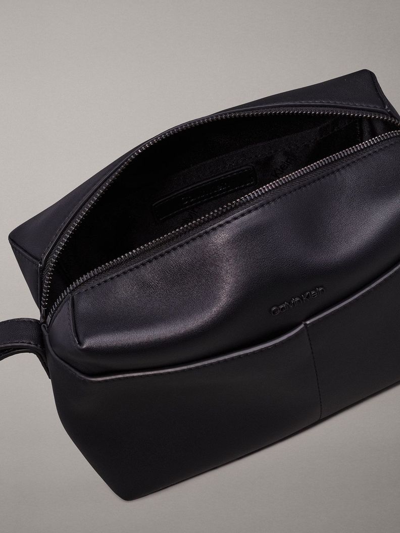 Neceser Essential Negro Calvin Klein-2