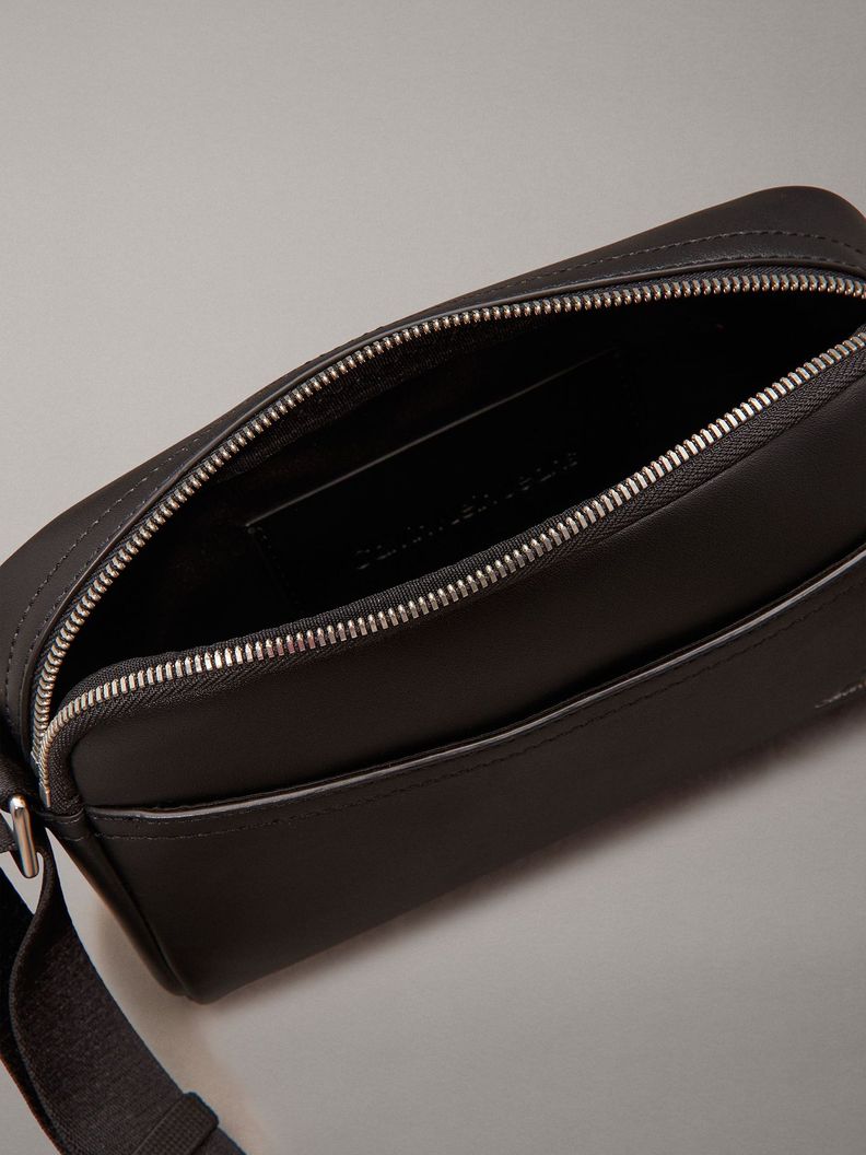 Bolso Crossbody Monogram Soft Negro Calvin Klein-2
