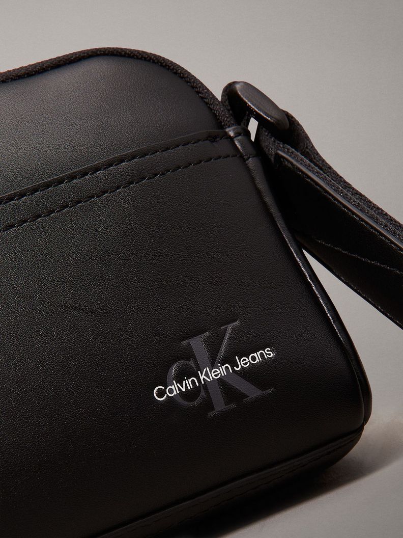 Bolso Crossbody Monogram Soft Negro Calvin Klein-4
