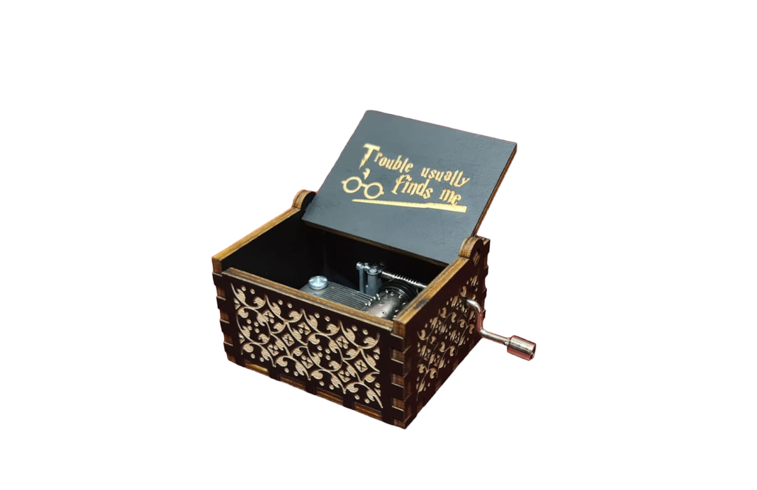 Caja Musical a Manivela “Trouble Usually Finds Me” Harry Potter-2