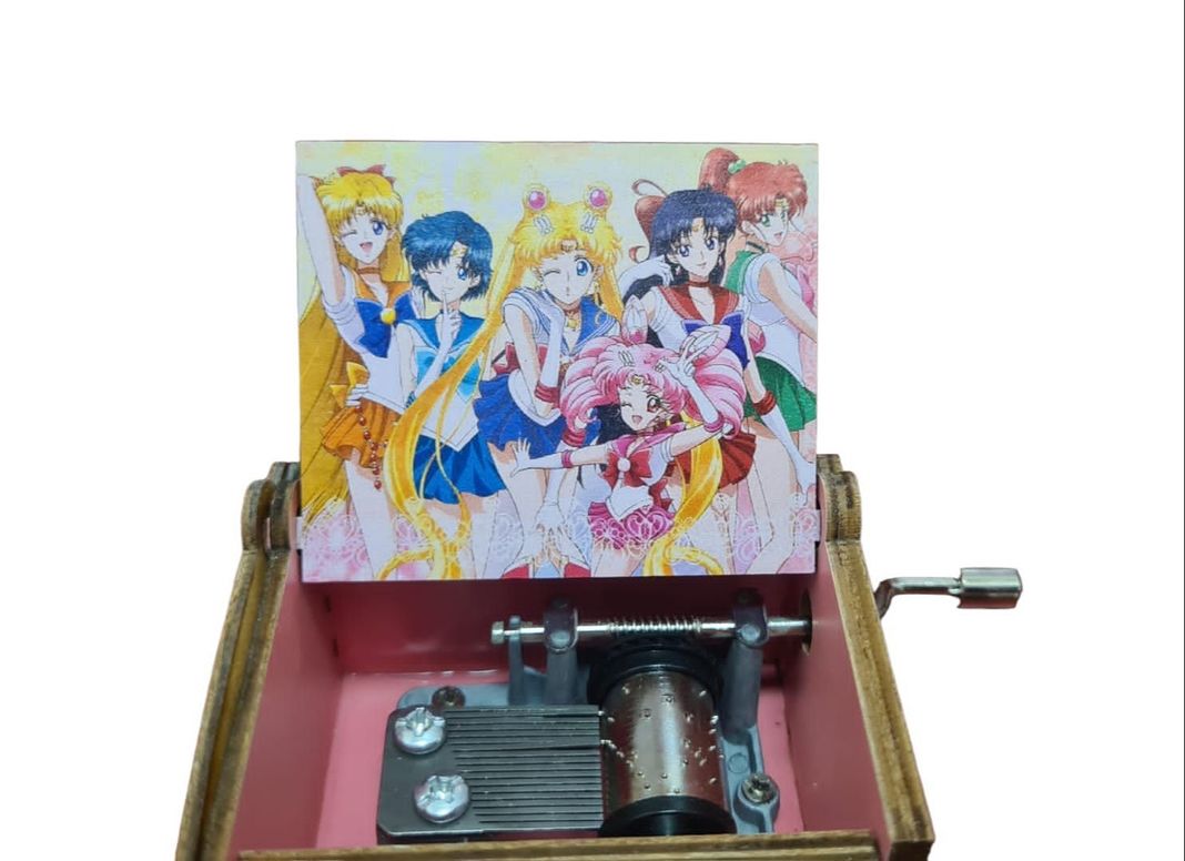 Caja Musical a Manivela “Sailor Moon” Pink-2