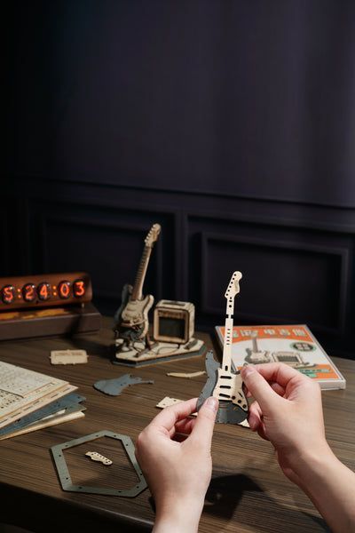 Puzzle 3D Guitarra Eléctrica de Madera Robotime-7