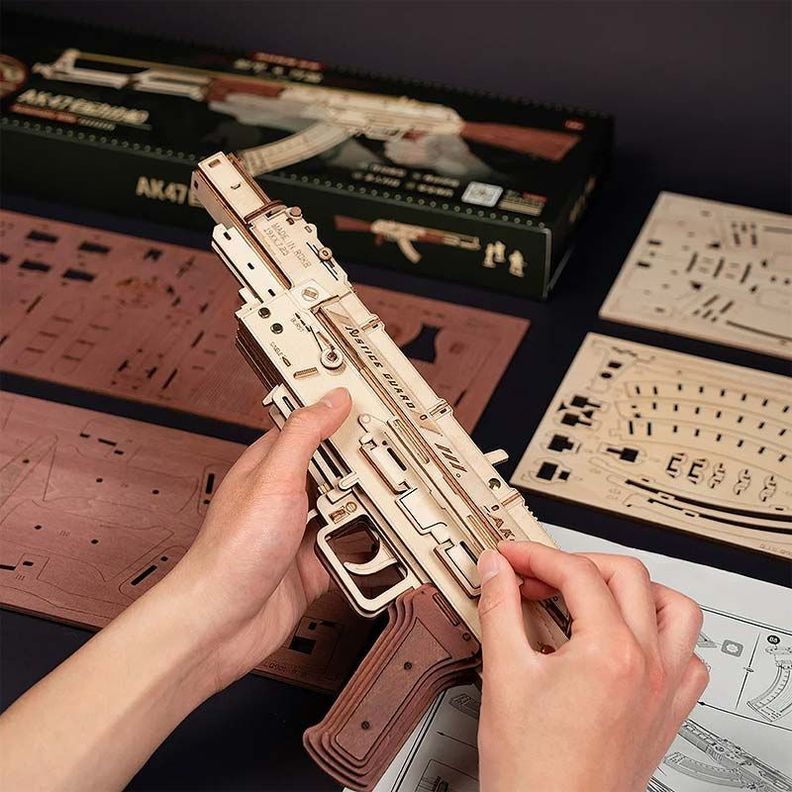 Puzzle 3D de Madera Rifle AK-47 – ROKR LQ901-4