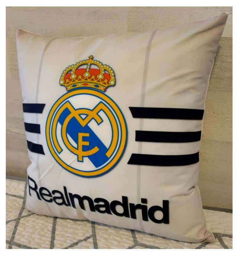 Cojín Felpa 45x45 cm De Real Madrid Extra Suave -1