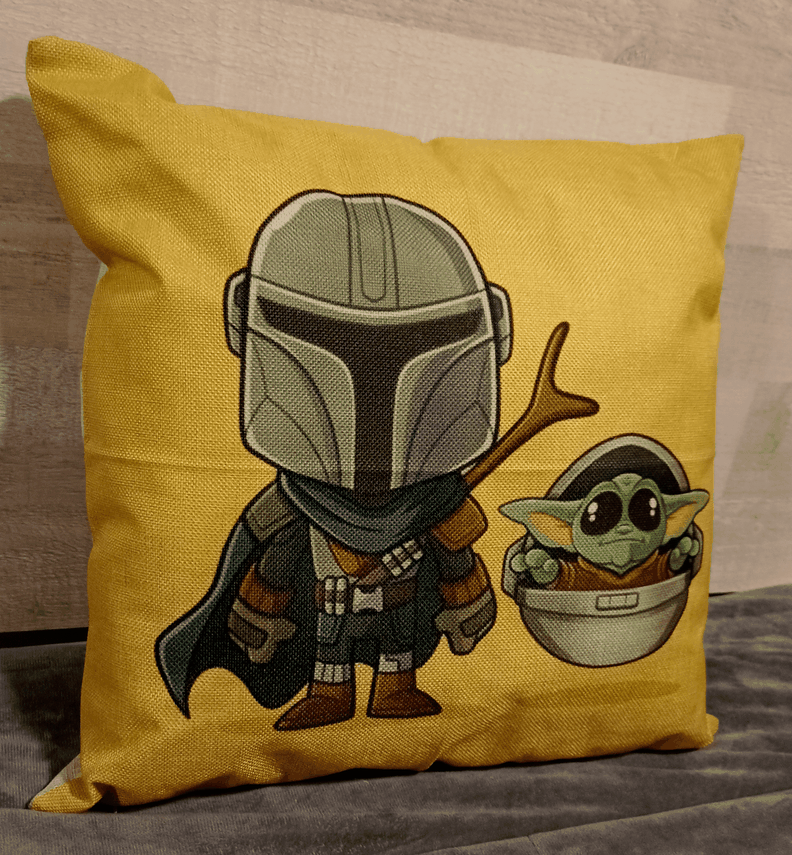 Cojín Felpa 45x45 cm Baby Yoda y Mandaloriano Beige Extra Suave -2