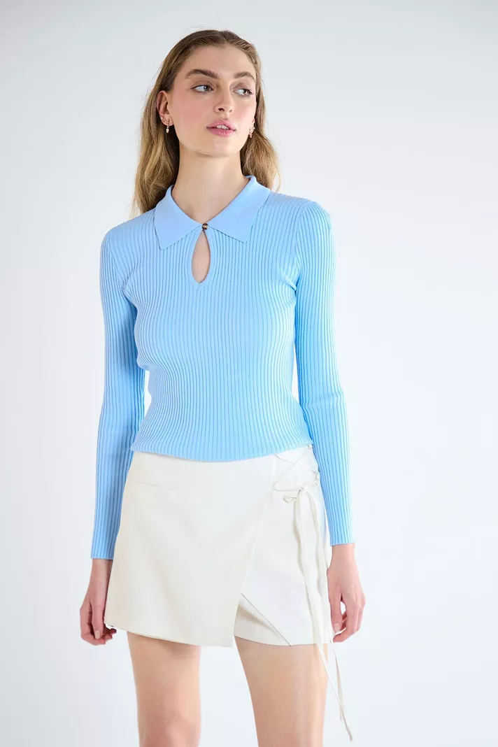 Sweater Liso Celeste iO 18120125002110 iO | Paris.cl