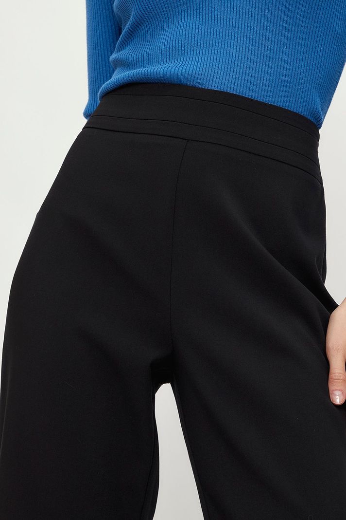 Pantalon Liso Negro iO 11020224010102-2