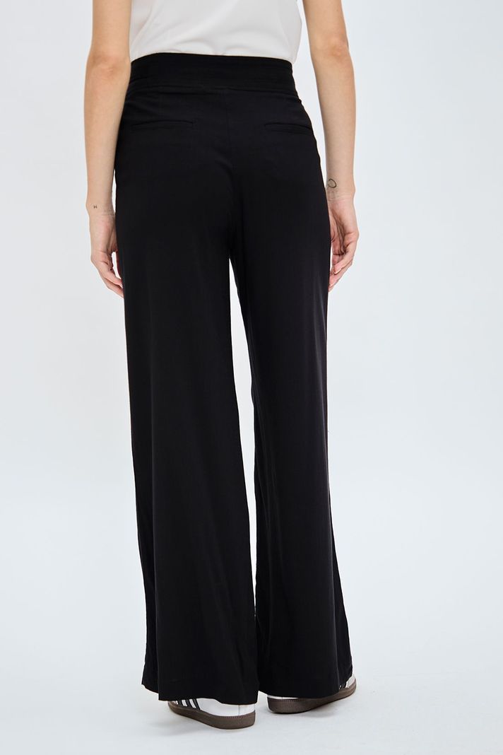 Pantalon Liso Negro iO 11020224023102-4