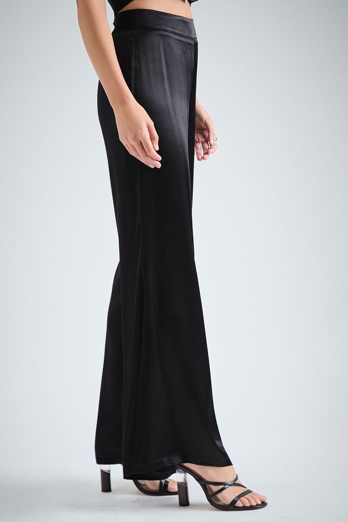 Pantalon Liso Negro iO 11020224065102-2