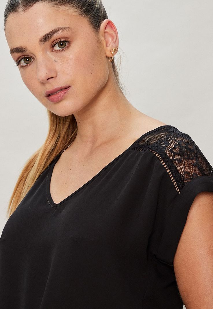 Blusa Con Encaje Negro Ash 14007124002102-4