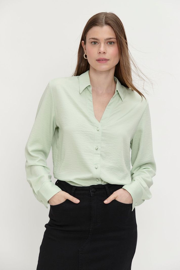 Blusa Camisera Cuello Abierto Verde Ash 14007224055217-0