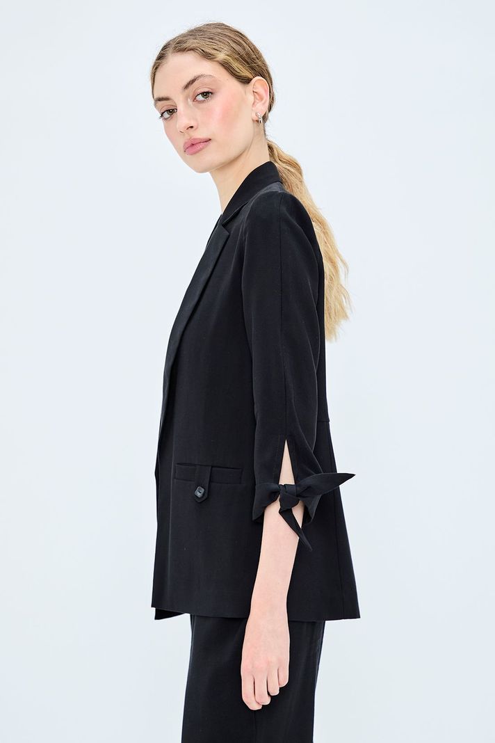 Blazer Liso Negro iO 16020224057102-3